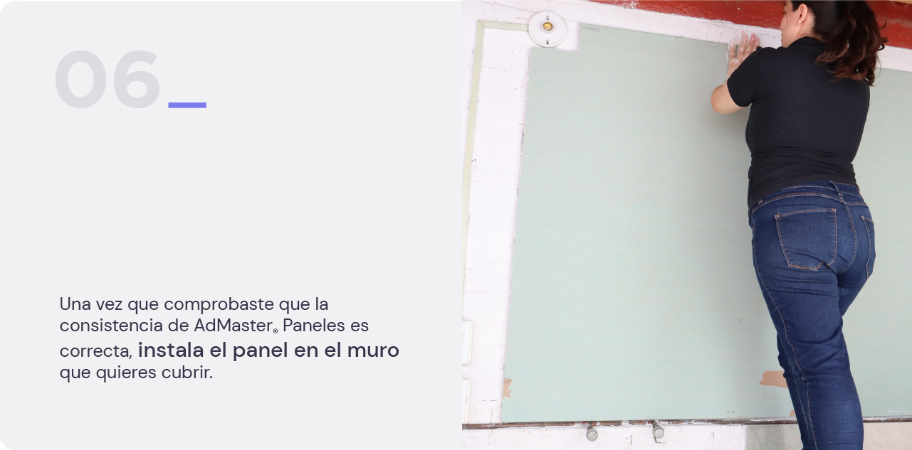 6. Una vez que comprobaste que la consistencia de AdMaster® Paneles es correcta, instala el panel en el muro que quieres cubrir