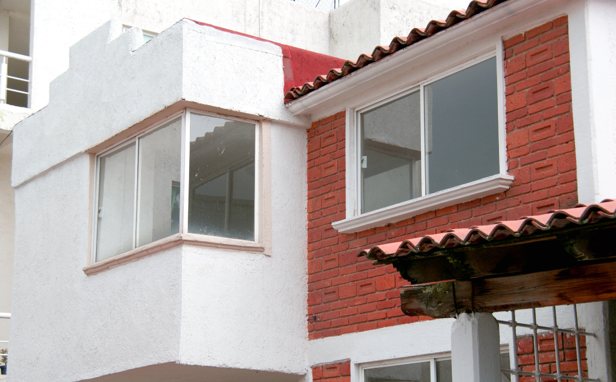 Diferentes acabados y elementos para fachadas de casas