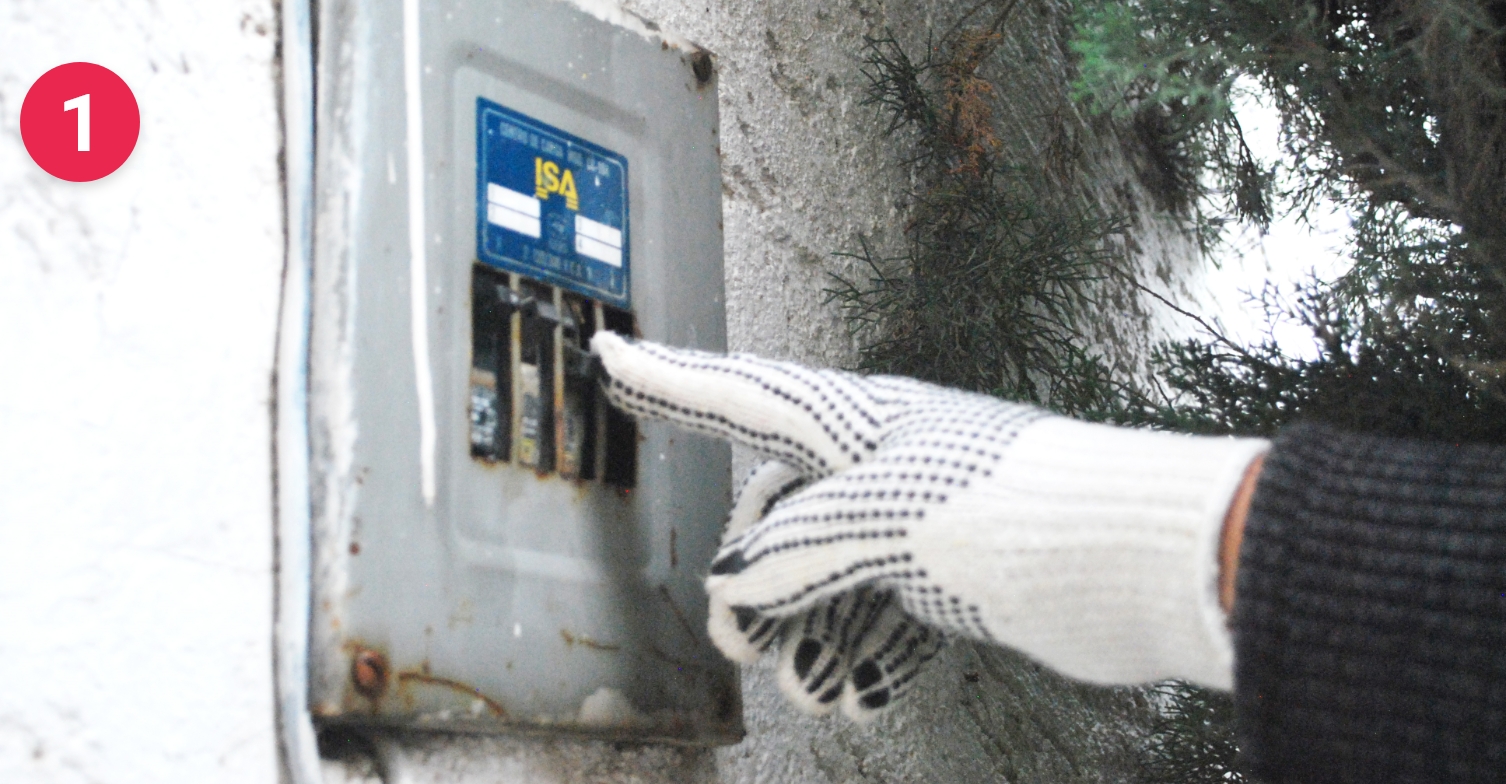 Paso 1: Baja el switch o interruptor de la corriente eléctrica y verifica que no haya electricidad